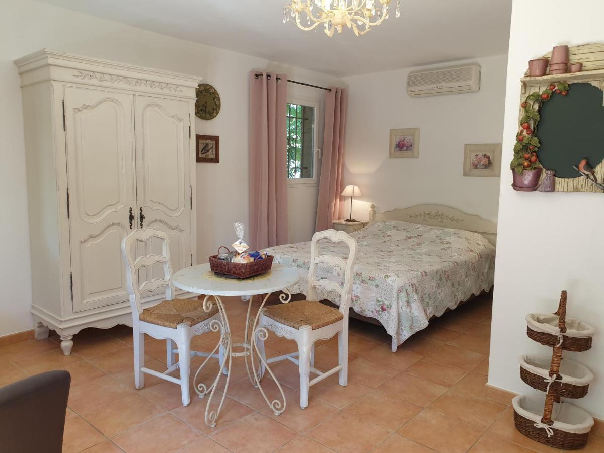 Residence A Merula Calvi  Eksteriør bilde
