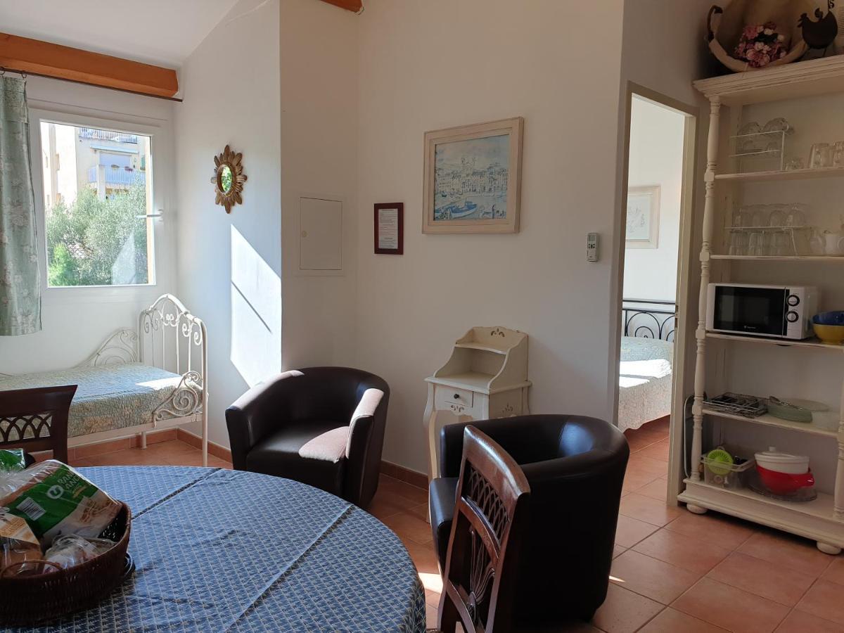 Residence A Merula Calvi  Eksteriør bilde