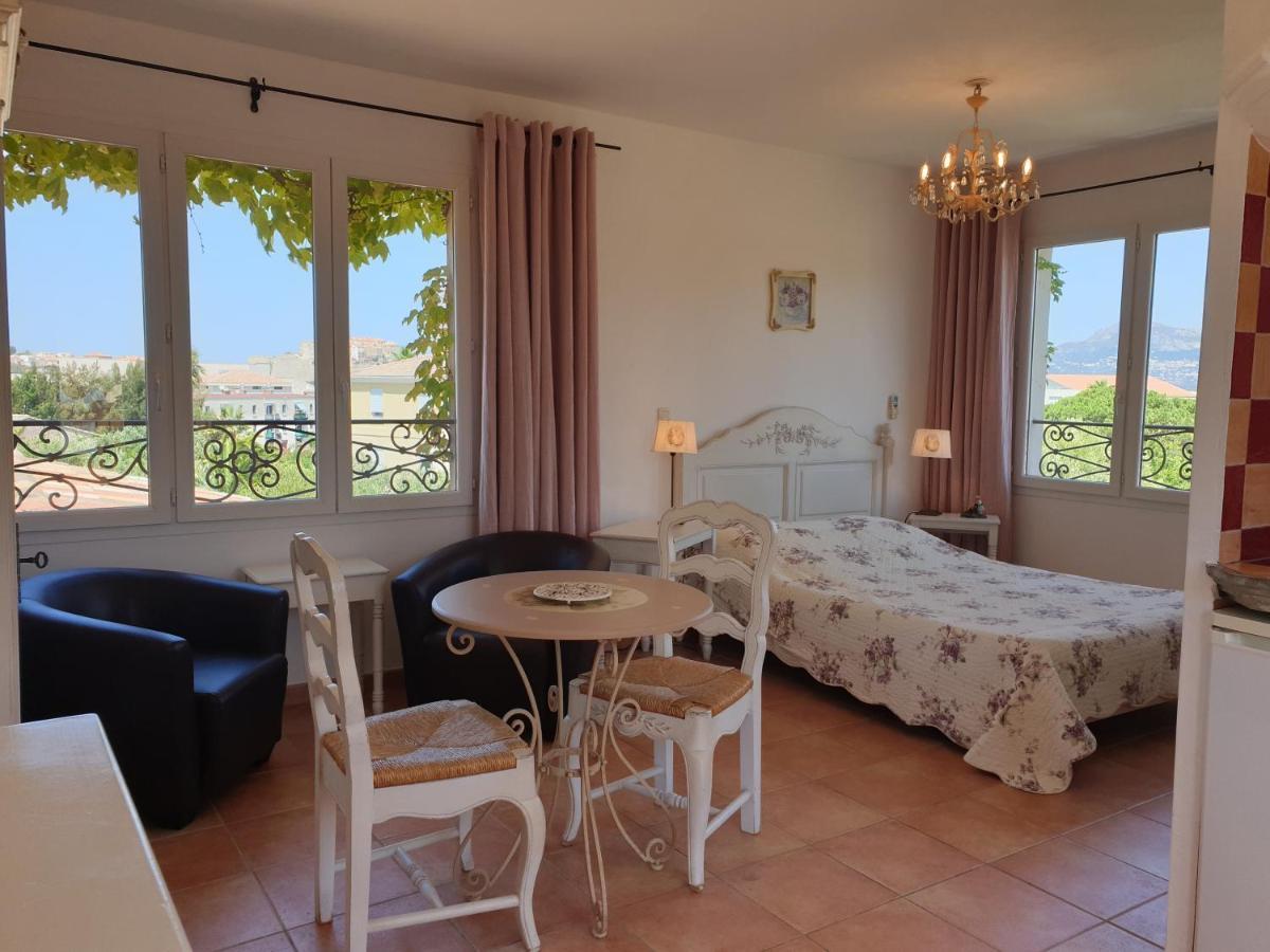 Residence A Merula Calvi  Eksteriør bilde