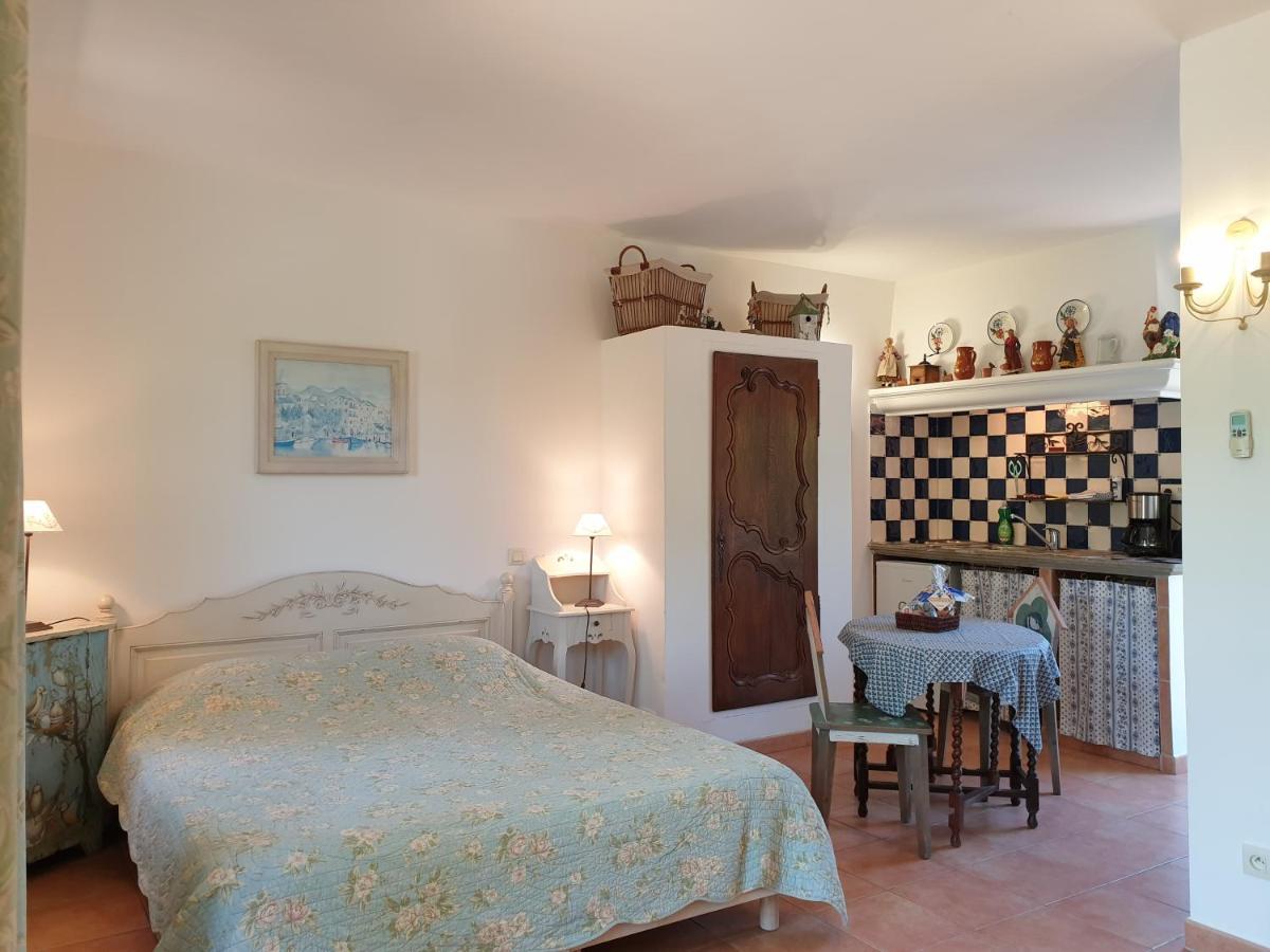 Residence A Merula Calvi  Eksteriør bilde