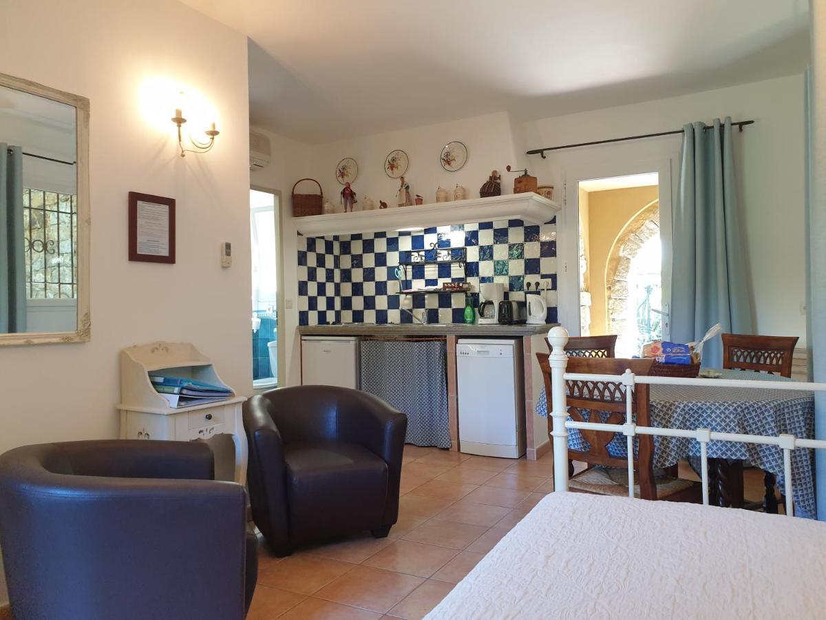 Residence A Merula Calvi  Eksteriør bilde
